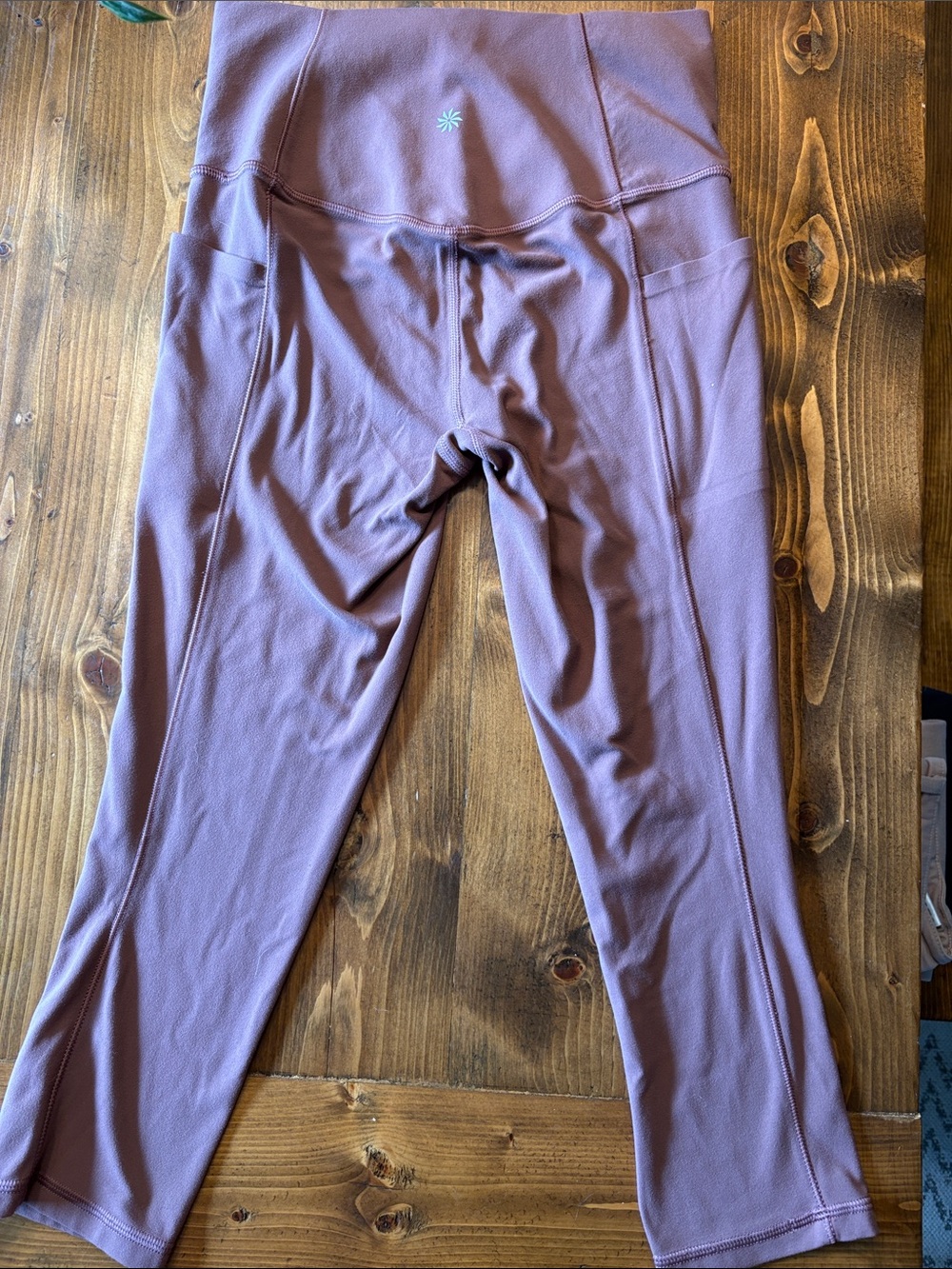 Athleta Salutation Stash pocket crop leggings